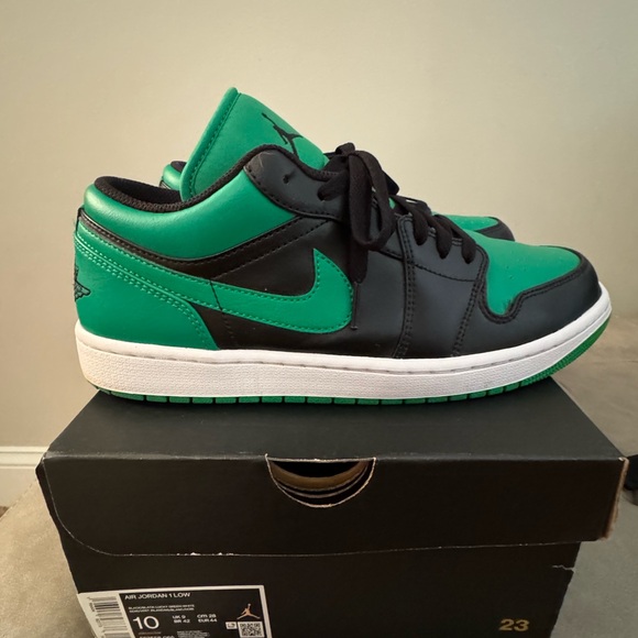 Like new-  with Box
Black and Green Air Jordan 1s (Men’s Size 10) with - Picture 3 of 6